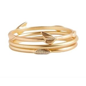 NWT TORRID Pave Bangle set in Gold size 3/4